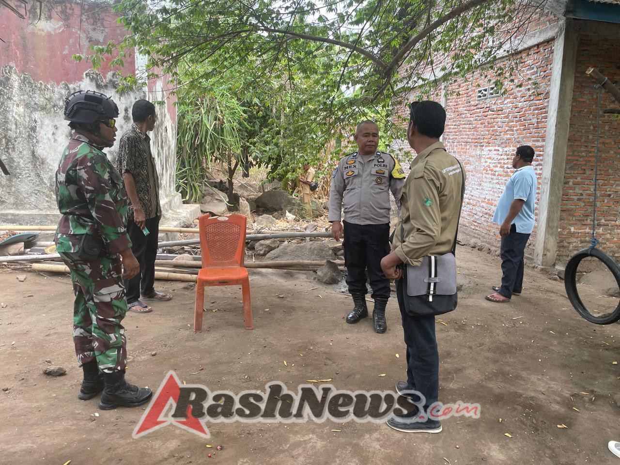 Babinsa Koramil 1624-03/Lewoleba Ajak Warga Lamatokan Jaga Kebersihan Lingkungan di Musim Hujan