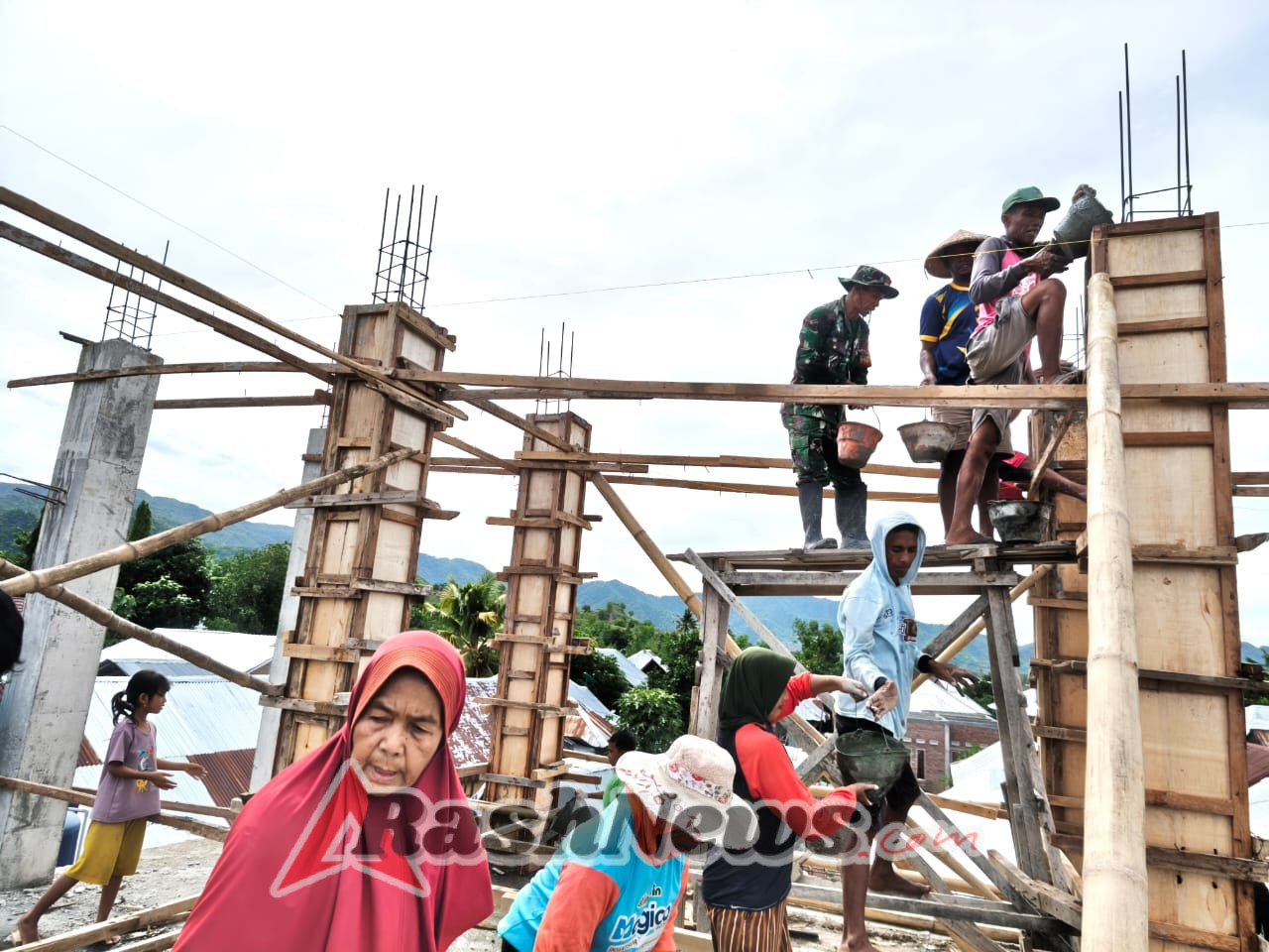 Babinsa Desa Risa Pimpin Percepatan Pembangunan Masjid Hingga Lantai 2