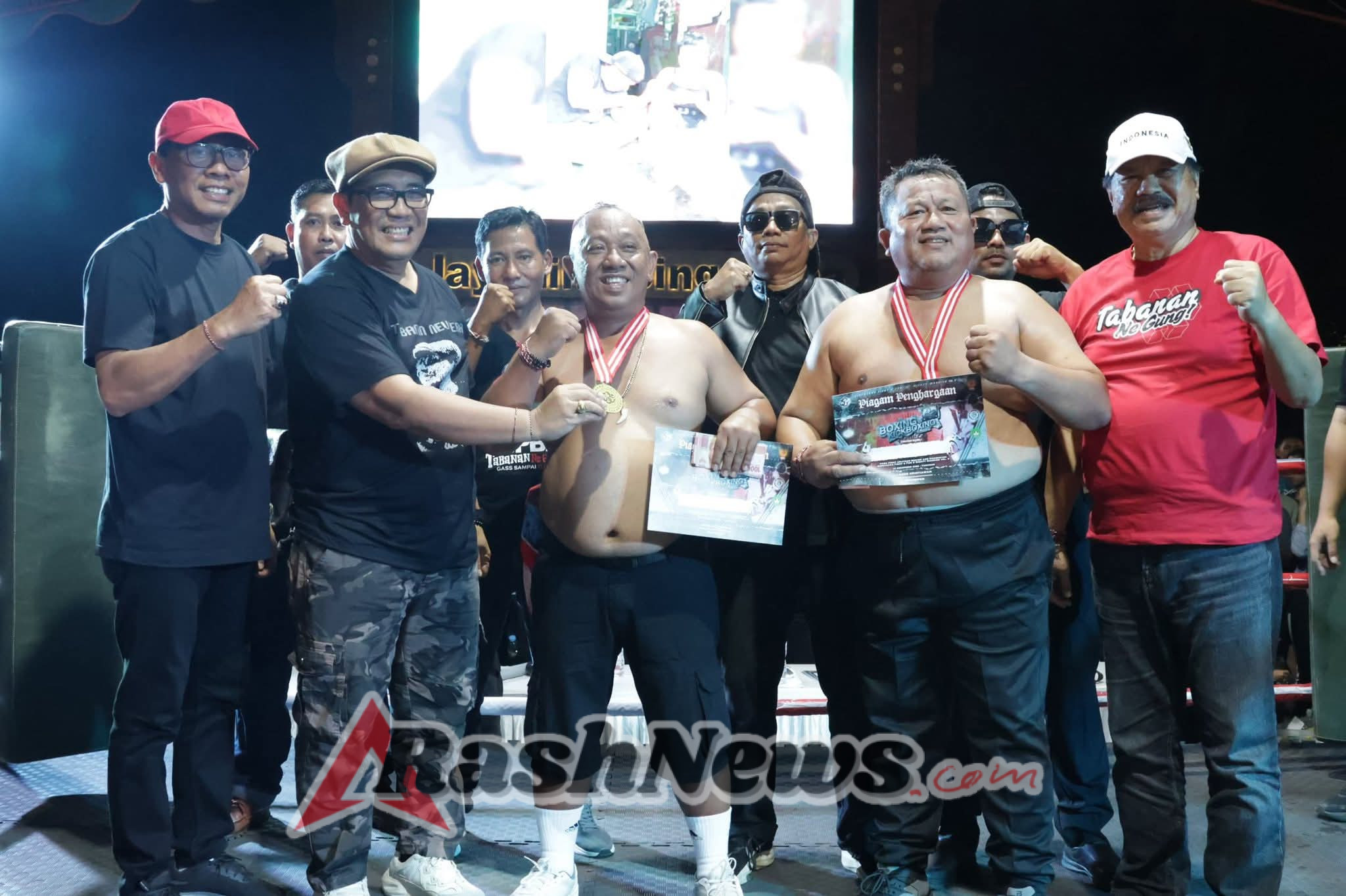 Meriah! Dua Pejabat Adu Taktik di Ring Singasana Boxing Rayakan HUT Kota Singasana