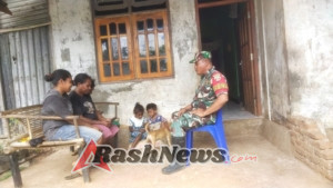 Pemantauan Wilayah dan Komsos Babinsa Apui Ciptakan Keamanan Lingkungan