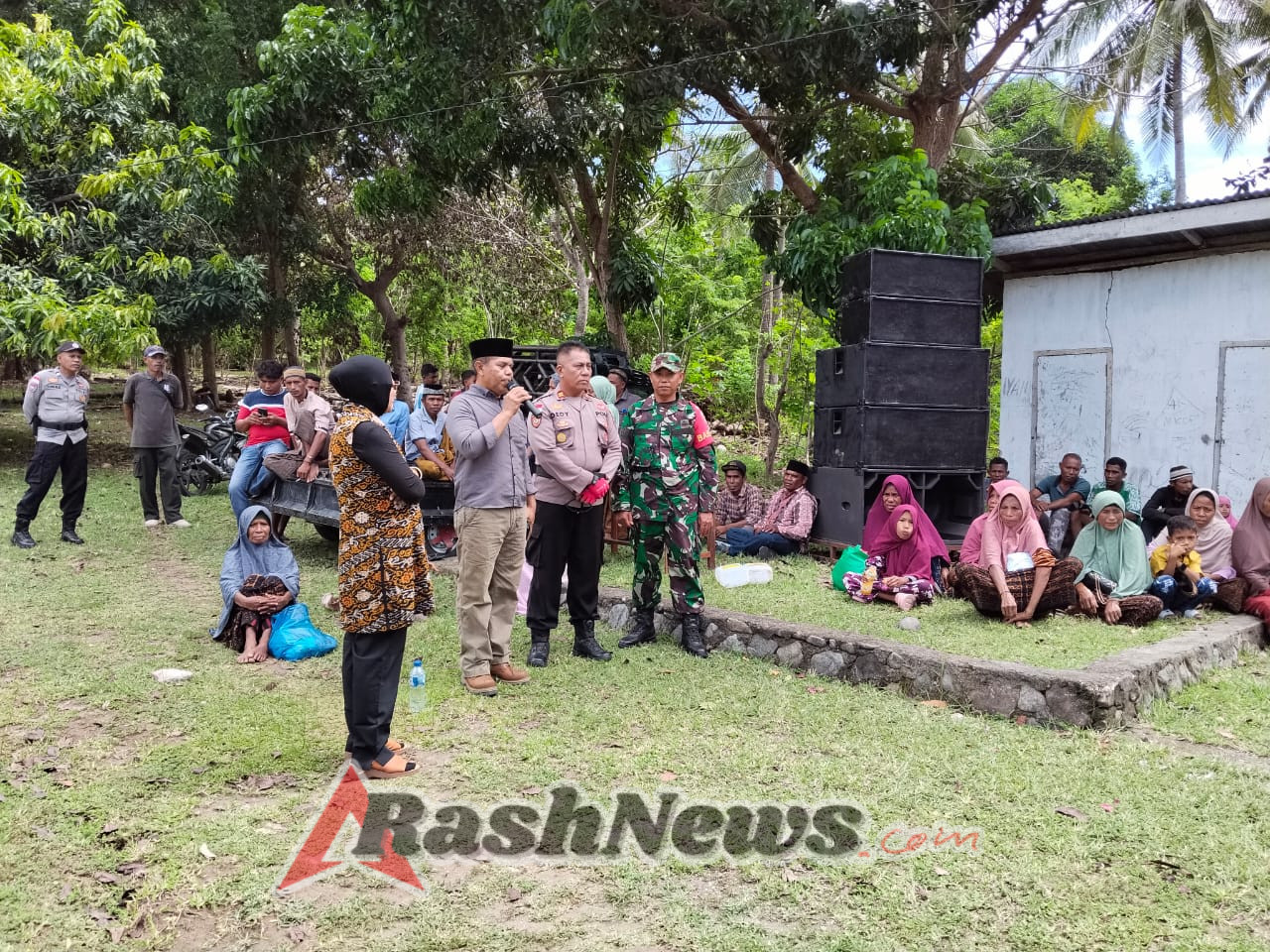 Babinsa Koramil Wolowaru Turun Langsung di Kegiatan Pengobatan Gratis dan Khitanan Massal Ndori