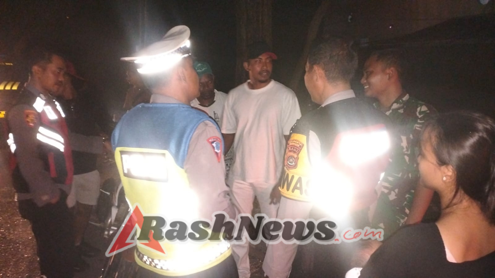 Pengendara R4 Ditabrak dari Belakang, Polsek Densel Respons Cepat Laporan 110