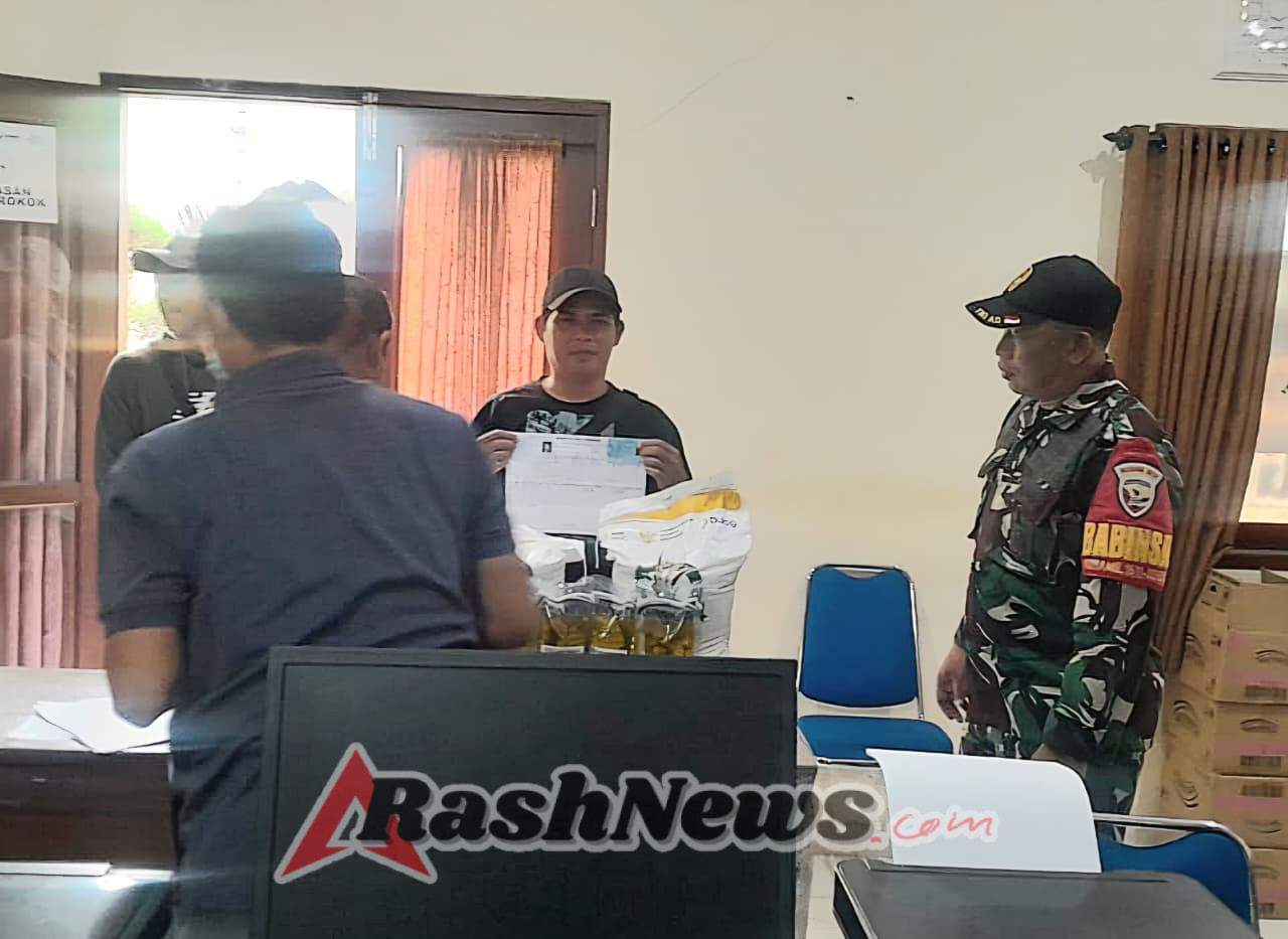 Serma Budi Muhtar Kawal Penyaluran Bantuan Logistik untuk Warga Pemogan