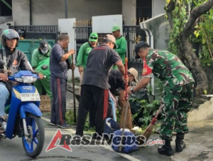 Babinsa Sesetan Ajak Warga Gotong Royong Bersihkan Lingkungan