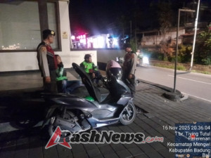 Patroli Malam di Kawasan Pariwisata, Samapta Polsek Mengwi Sampaikan Imbauan Kamtibmas Kepada Driver Ojol