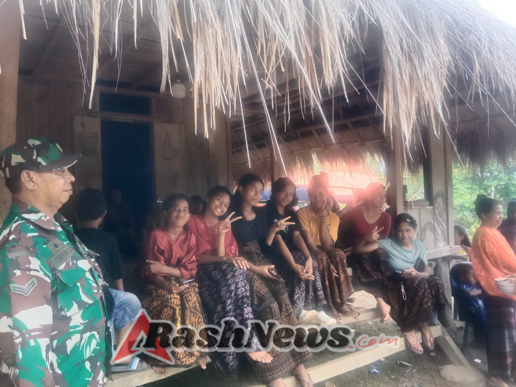 Babinsa Koramil 1602-04/Maurole Aktif Berinteraksi dengan Warga Desa Maurole Selatan