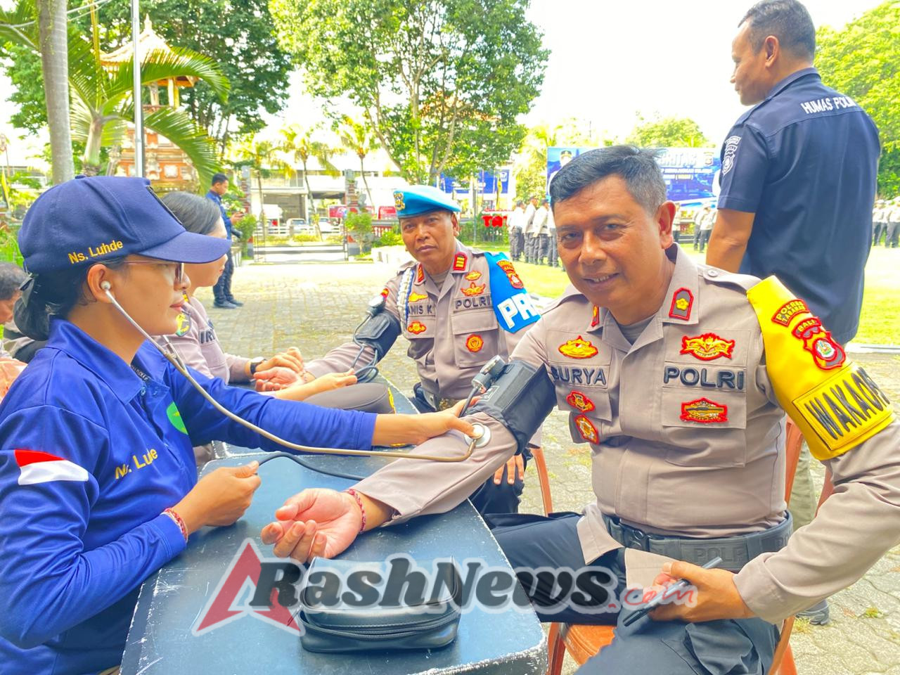 Sidokkes Polres Tabanan Laksanakan Pemeriksaan Kesehatan Lapangan Saat Apel Gelar Pasukan Operasi Zebra Agung 2025