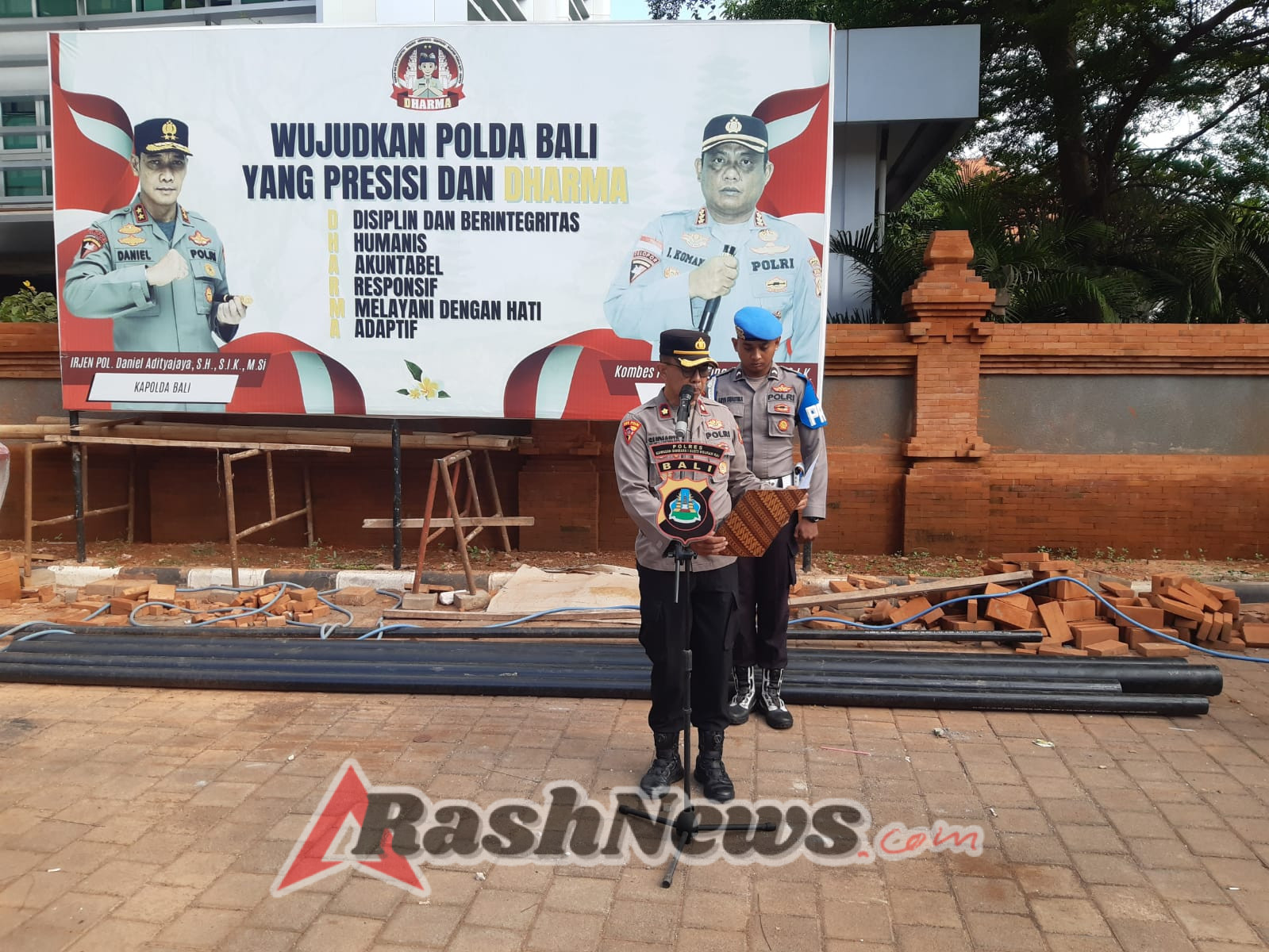 Wakapolres Bandara Ngurah Rai Tekankan Tugas Ikhlas dan Disiplin dalam Apel Pagi Jam Pimpinan