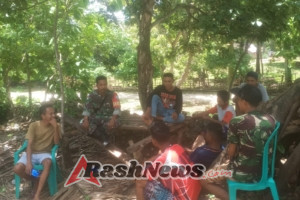 Babinsa Busalangga Ingatkan Warga Jaga Kesehatan dan Kebersihan di Musim Hujan