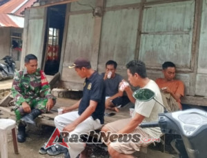 Sinergi Babinsa dan Warga Binaannya Jaga Kebersihan dan Keamanan Lingkungan