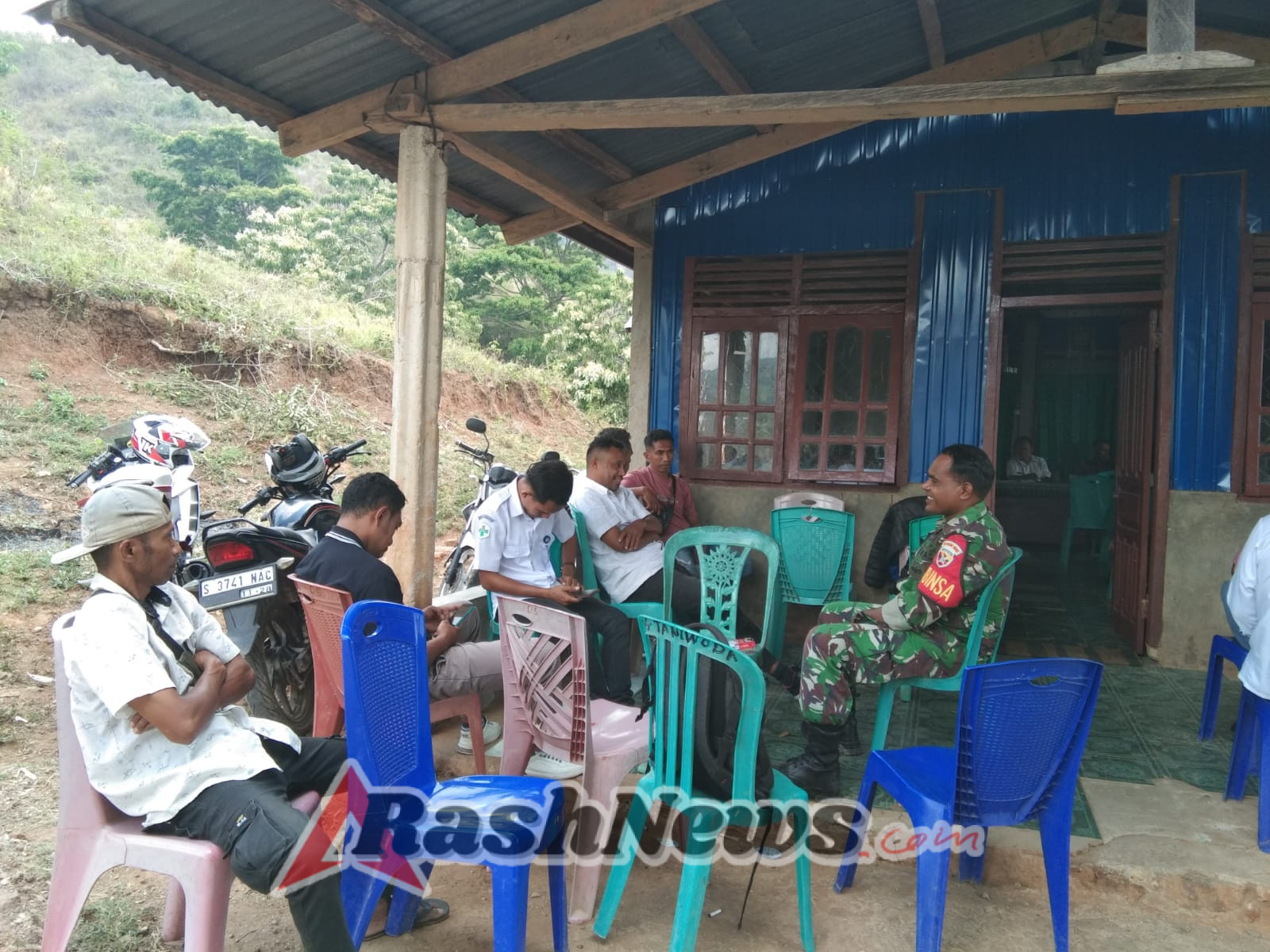 Komsos Babinsa Koramil 1602-03/Detusoko, Wujud Kehadiran TNI di Tengah Rakyat