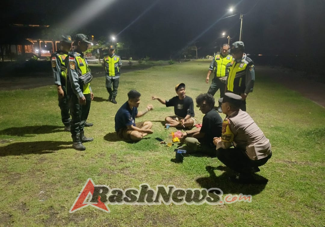 Perkuat Pengawasan Wilayah, Bhabinkamtibmas Kesiman Petilan Bersama Linmas Laksanakan Patroli Terpadu