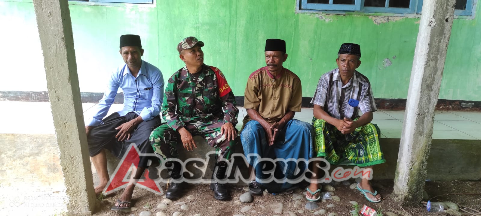 Babinsa Koramil 1602-02/Wolowaru Gelar Kegiatan Komsos & Pamwil di Desa Binaan