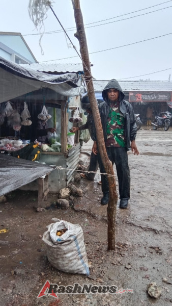 Hadir di Tengah Warga, TNI Mollo Utara Lakukan Penertiban dan Himbauan Kamtibmas