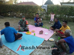 Dekat Seperti Keluarga, Babinsa Tliu Ajak Warga Jaga Kamtibmas dan Kesehatan
