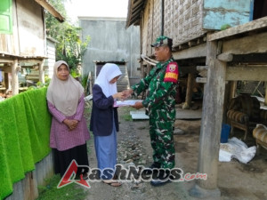 Aksi Sosial Babinsa Taliwang, Dokumen Akta Kelahiran Rampung dan Diserahkan ke Keluarg