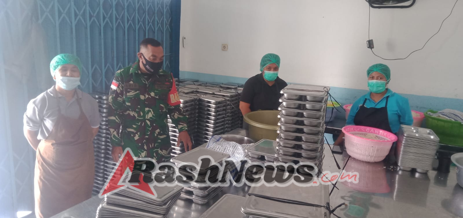 Babinsa Bersama Tim MBG Salurkan 3.040 Paket Makanan Bergizi bagi Siswa dan Ibu Menyusui