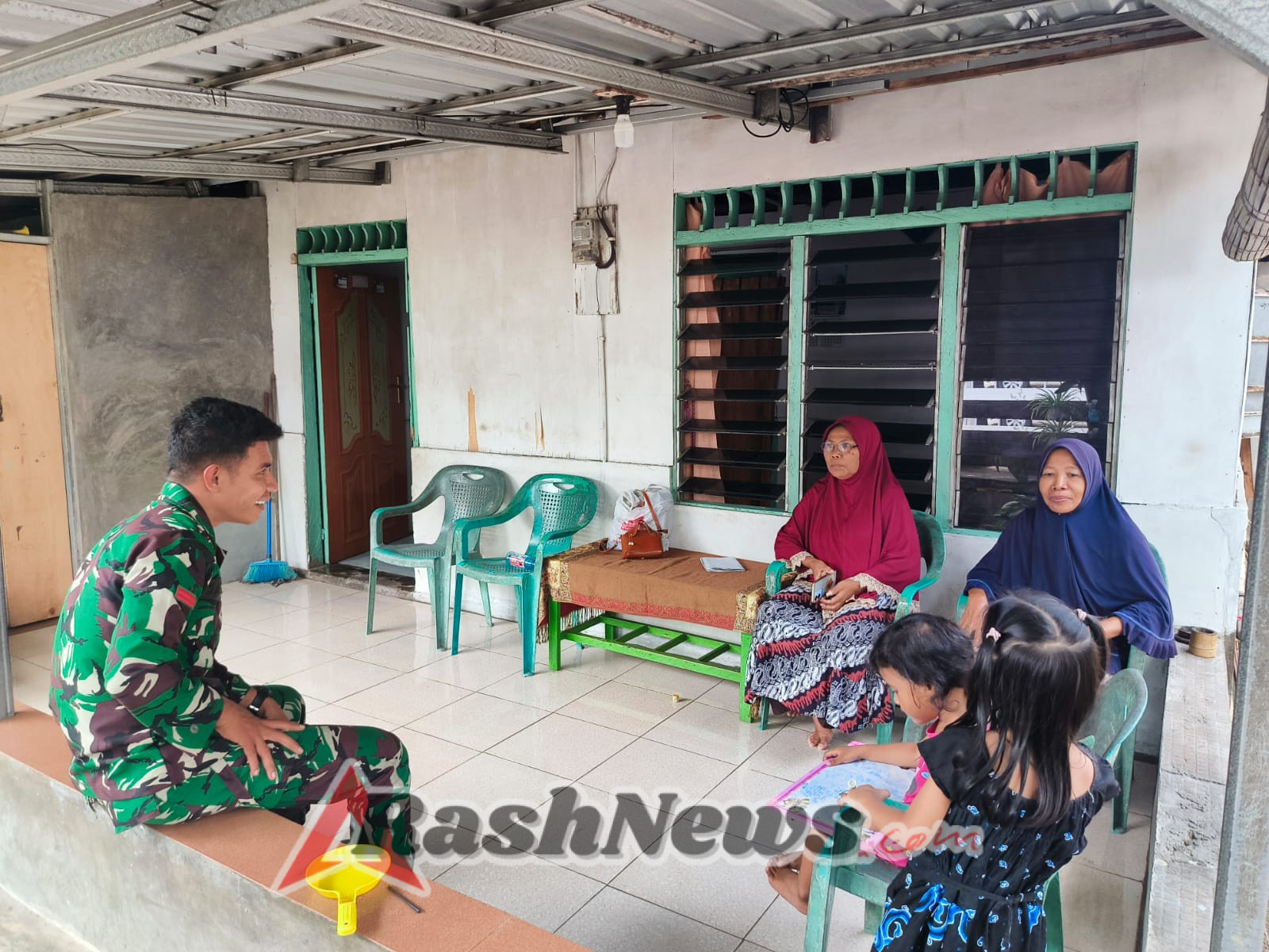 Babinsa Desa Woloaro Monitoring Keamanan dan Dengarkan Aspirasi Warga