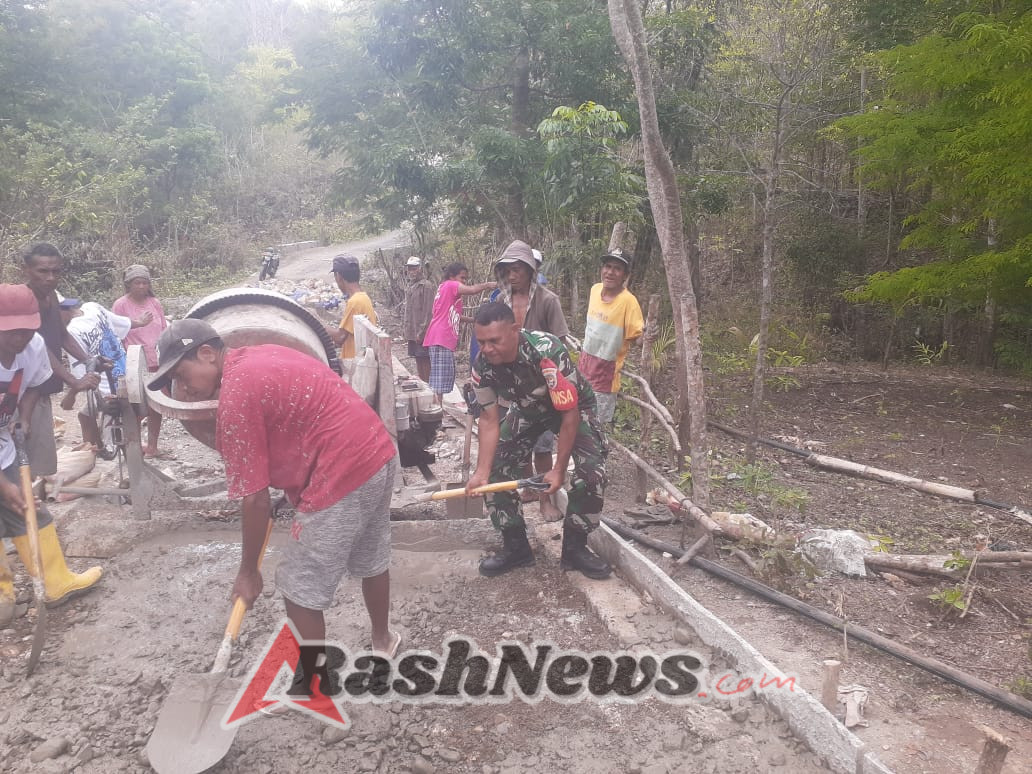 Sinergi TNI dan Warga Fatutasu, Pembangunan Jalan Desa Dipercepat Lewat Kerja Bakti