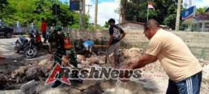 Solidaritas TNI dan Warga: Babinsa Lewa Turut Serta Kerja Bakti di Gereja Pameti Karata