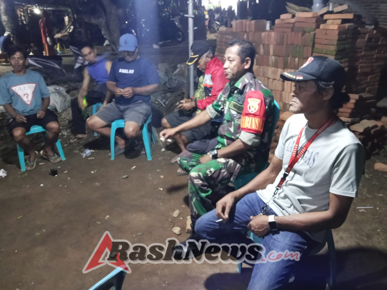 Koramil 1628-05/Jereweh Laksanakan Patroli Malam untuk Cegah Gangguan Kamtibmas