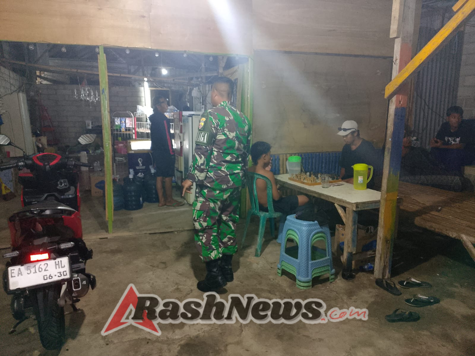 Koramil 1628-04/Poto Tano Tingkatkan Pengawasan Melalui Patroli Malam