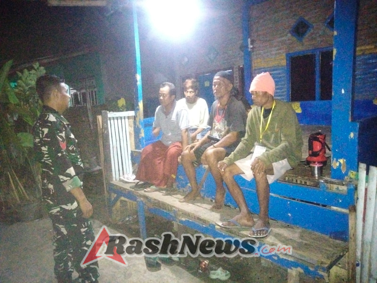 Ronda dan Patroli Siskamling Babinsa Bolo: Jaga Lingkungan, Hindari Perbuatan Merugikan