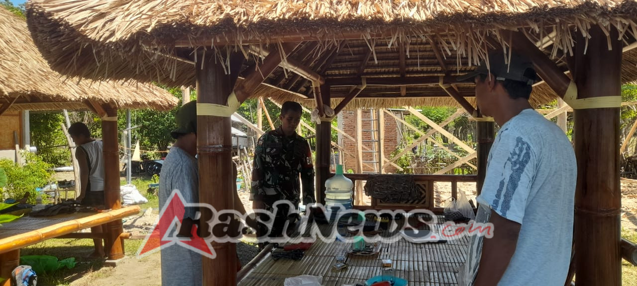 Komsos Rutin Babinsa Seteluk Tengah Wujudkan Keamanan dan Kebersamaan