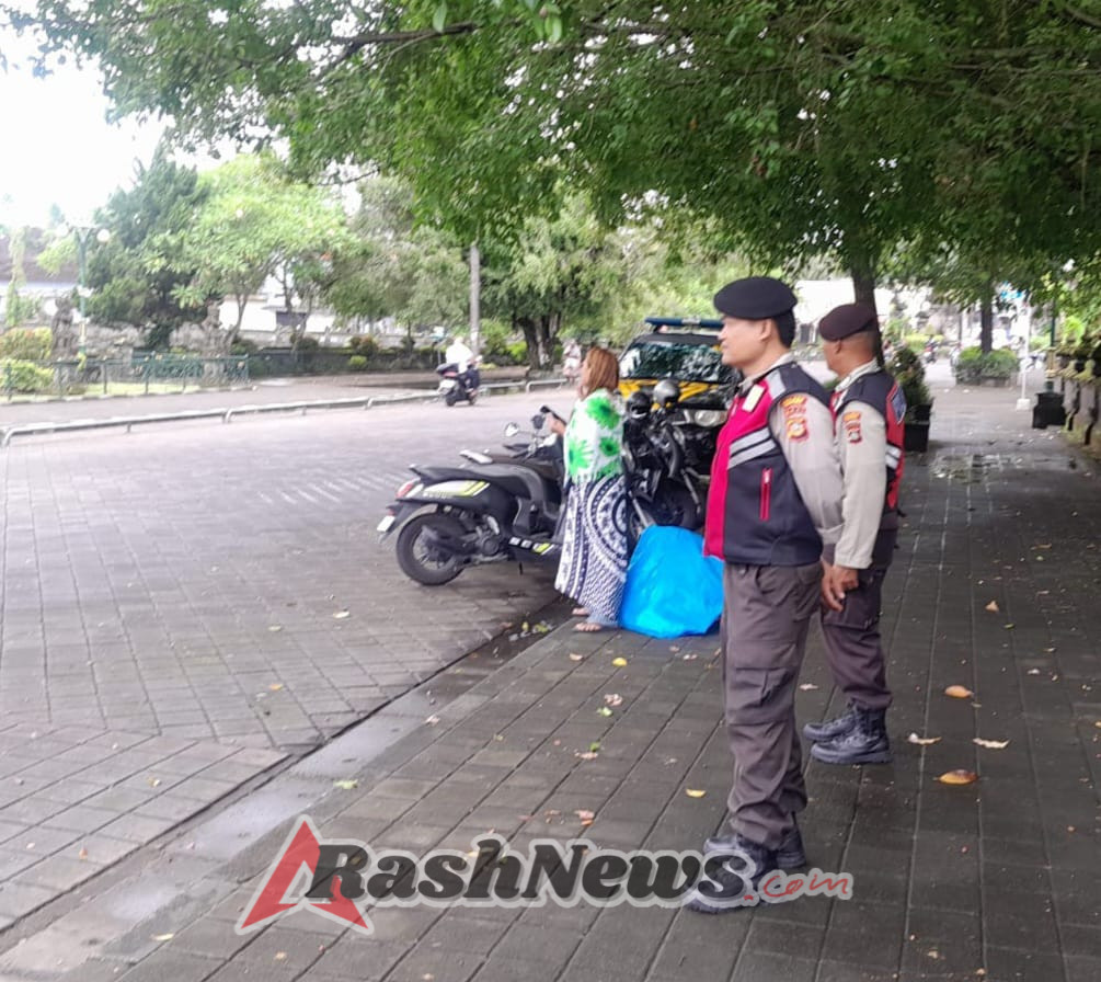 Patroli Dikawasan Obyek Wisata Samapta Polsek Mengwi Berikan Rasa Aman Kepada Wisatawan