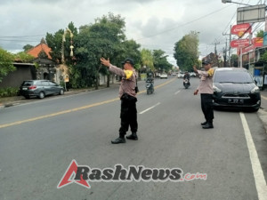 Tergelar Sepanjang Jalur Utama, Polsek Mengwi Lakukan Pengaturan Ciptakan Kamseltibcarlantas Yang Kondusif