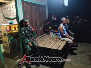 Situasi Tetap Kondusif, Koramil 1614-06 Manggelewa Laksanakan Patroli Rutin di Dusun Sama