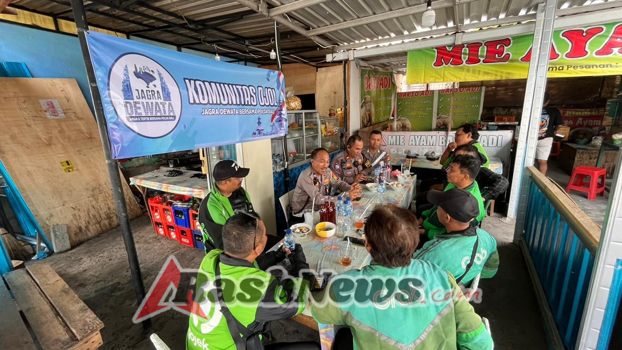Kasubsatgas Dikmas Berikan Edukasi Keselamatan kepada Ojol di Canggu