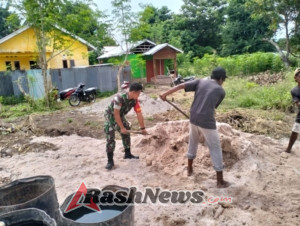 Monitoring Wilayah, Babinsa Sekaligus Bantu Warga
