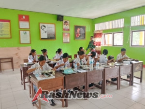 Babinsa Nubatukan Dampingi Distribusi Makanan Bergizi untuk Pelajar