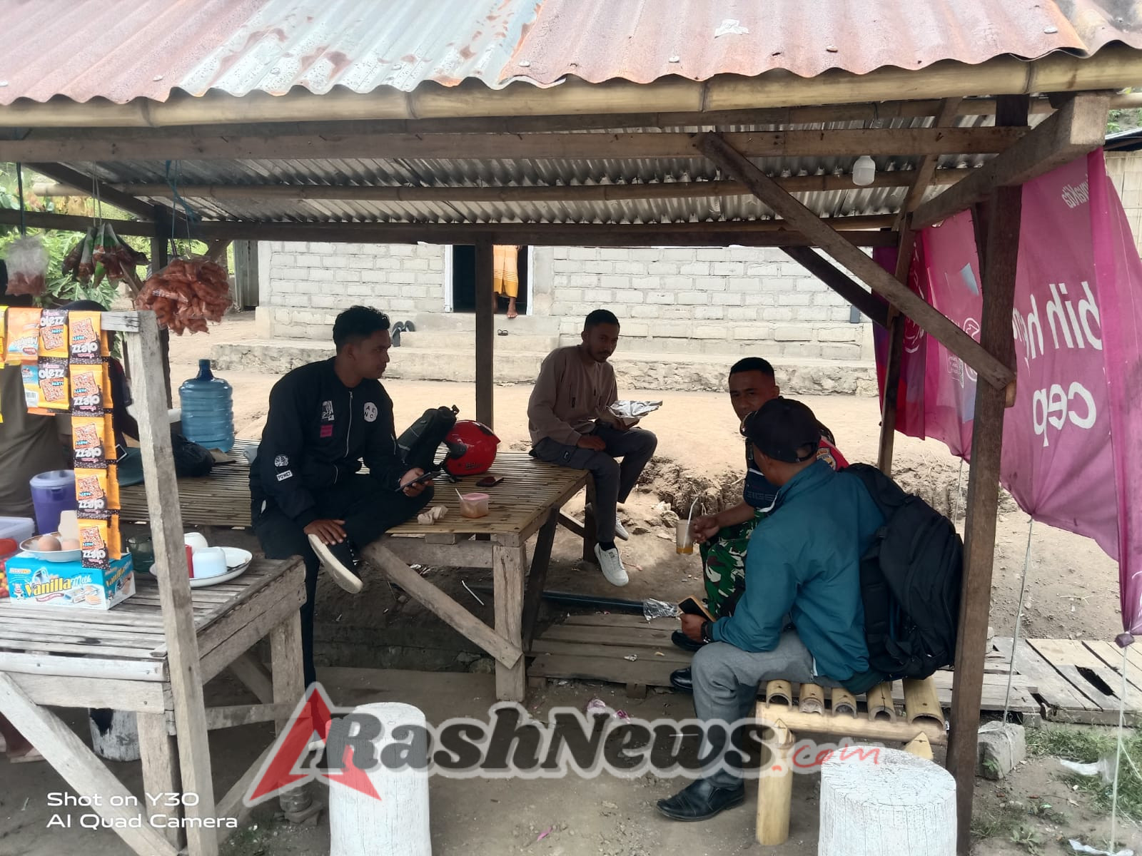 Babinsa Hadir di Tengah Warga Pantai Anaraja, Ajak Masyarakat Waspada Kamtibmas