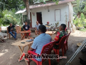 Babinsa Maurole Terjun Langsung Cek Keamanan Wilayah dan Edukasi Warga