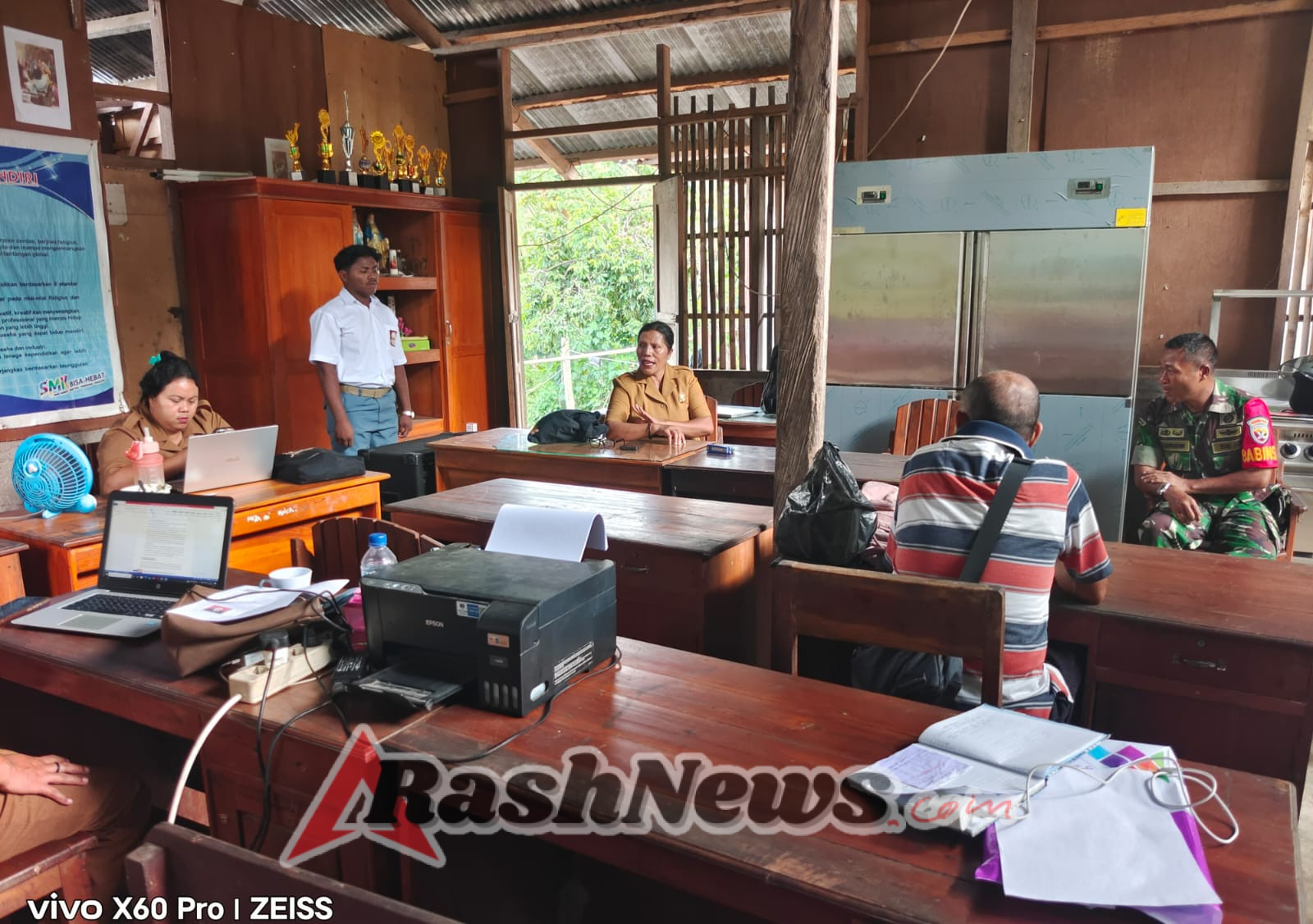 Babinsa Ramil 1602-01/Ende Sosialisasikan Prosedur Pendampingan Kegiatan Sekolah