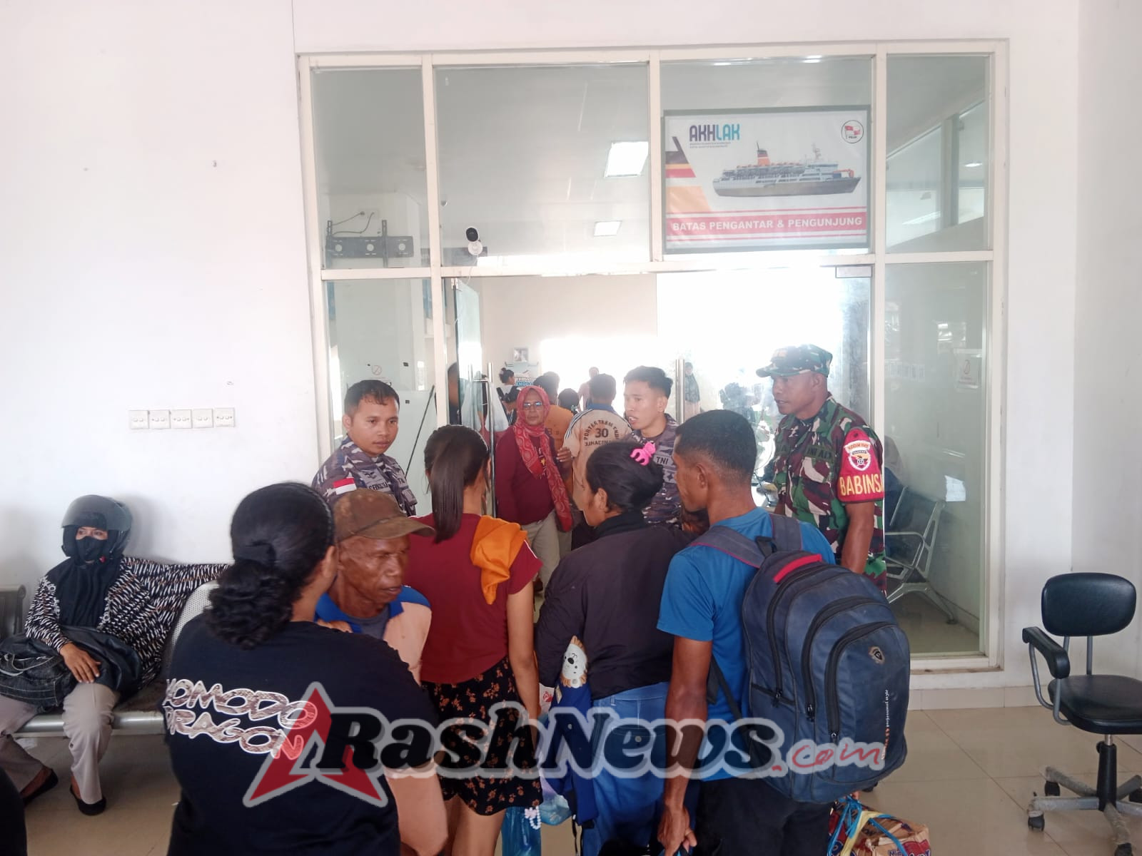 TNI-POLRI Bersinergi Jaga Keamanan Pelabuhan IPPI dalam Kedatangan Kapal KM AWU