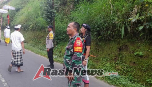 Babinsa Jehem Bersinergi Jaga Kelancaran Persembahyangan Galungan di Pura-Pura Wilayah Desa