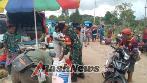 Monitoring Pasar Fatumonas Oleh Babinsa Jaga Stabilitas Wilayah