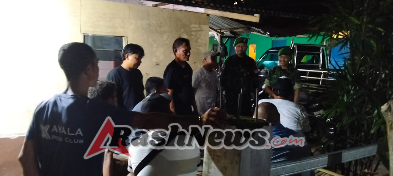 Tiga Personel TNI Koramil Komodo Laksanakan Patroli Cegah Potensi Gangguan Kamtibmas