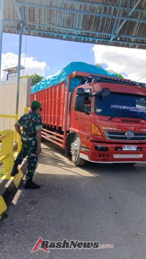 Koramil 1627-02/PB Awasi Pengangkutan Kendaraan dan Penumpang di Pelabuhan ASDP Ofalangga