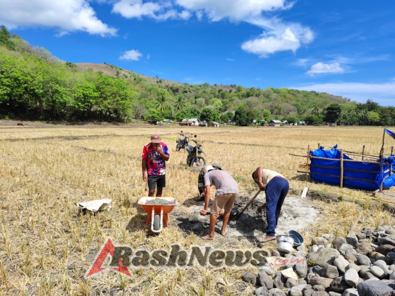 Tingkatkan Kemanunggalan TNI-Rakyat, Babinsa Gelar Karya Bakti di Kecamatan Kotabaru