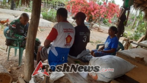 Dekatkan Diri dengan Warga, Babinsa Rote Timur Laksanakan Komsos di Desa Matasio