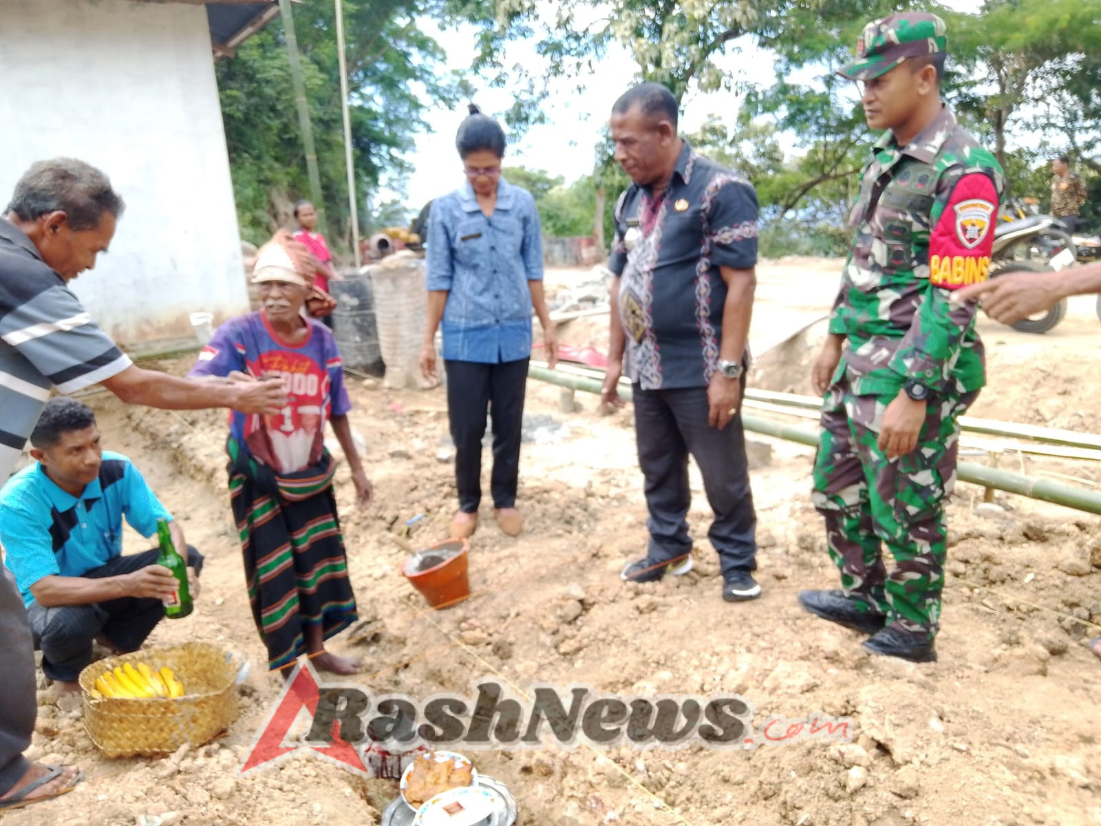 Peran Aktif Babinsa Koramil 02 dalam Pembangunan Fasilitas Kesehatan Desa Lisepu’u