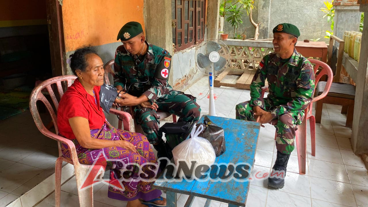 TNI Hadir untuk Rakyat: Satgas Pamtas Bantu Warga Maumutin Lewat Sembako dan Layanan Kesehatan