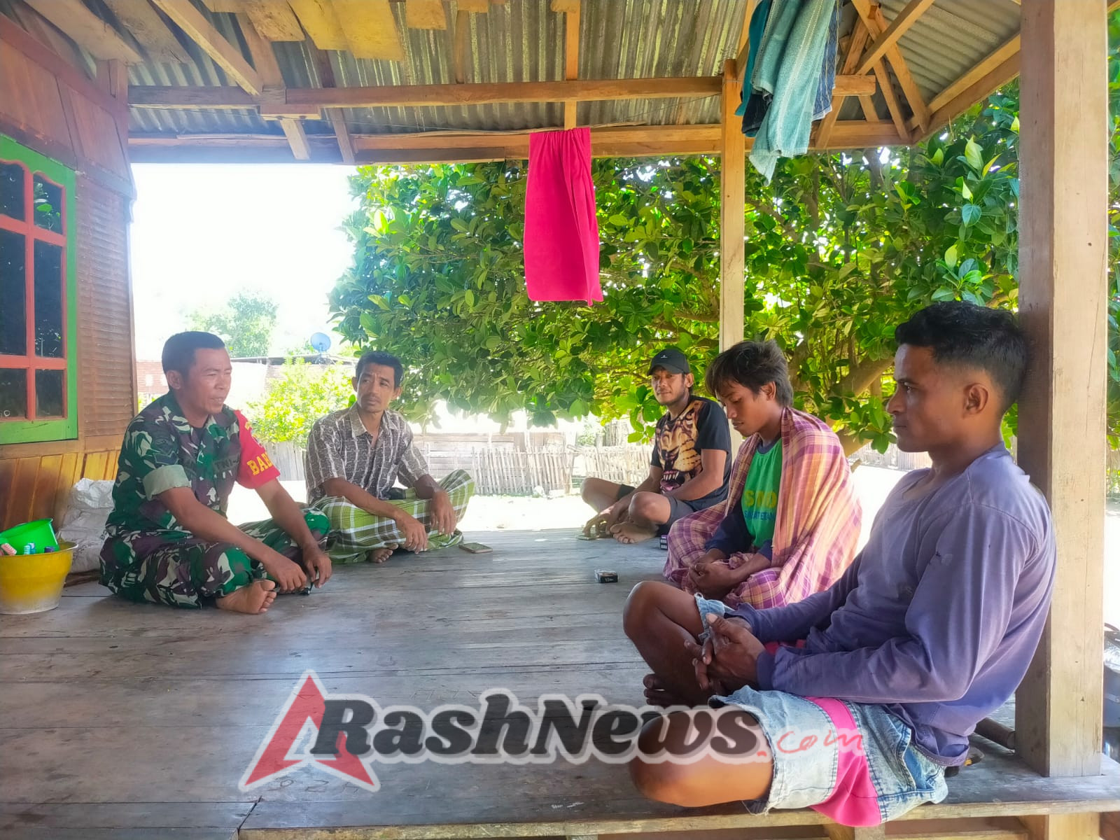 Sertu Yusuf Hingga Sertu Fyschailan Ajak Warga Jaga Keamanan dan Kerukunan di Wilayahnya