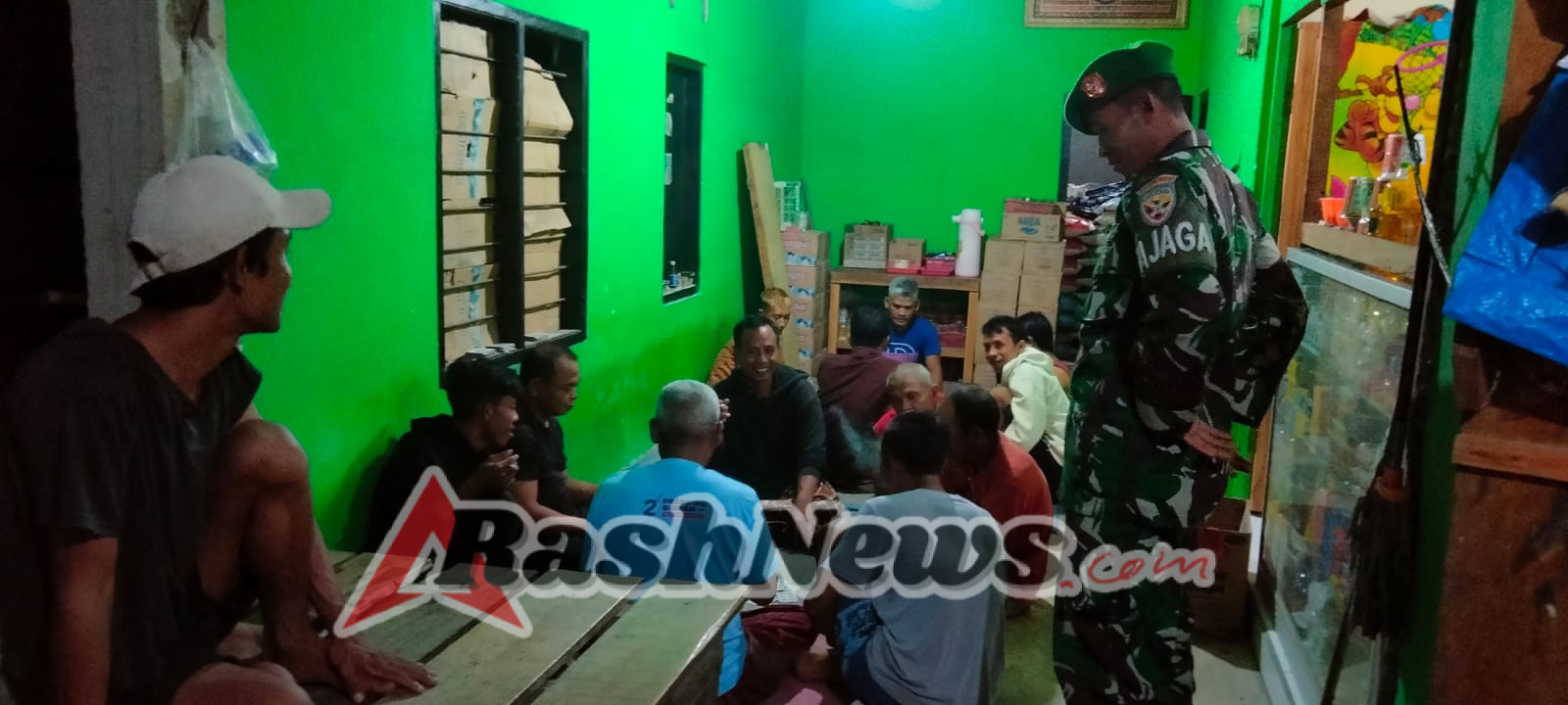 Babinsa Serka Alimudin Ajak Warga Seteluk Waspada dan Jaga Ketertiban Lingkungan