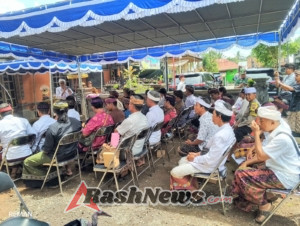 Upacara Melaspas Kantor Desa Padangbulia Berjalan Khidmat, Babinsa Turun Langsung