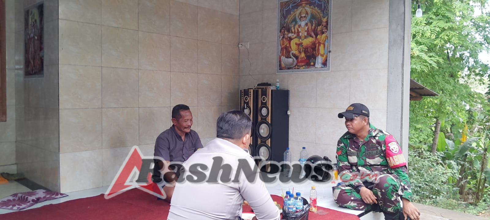 Komsos di Desa Joanyar: Babinsa Ajak Warga Aktif Jaga Keamanan Lingkungan